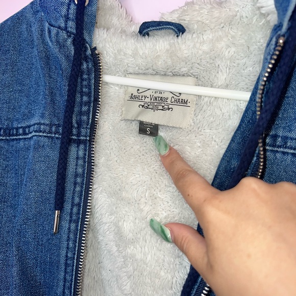 Ashley Vintage Charm Cozy Cropped Jean Jacket - Picture 3 of 5